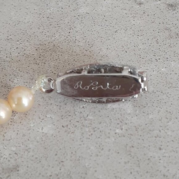 Vintage Graduated Pearl Necklace - marked Rosita 🍂 - Picture 9 of 9